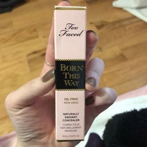 Concealer (tan) Too Faced! Also in a bundle!